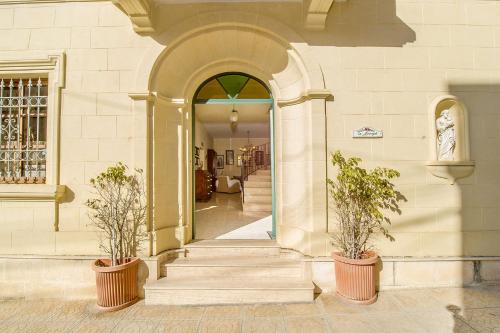 Xewkija House | Family-Friendly Stay at Ta Joseph with Kitchen Access
