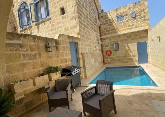 Nadur House | Idyllic Ta’ Mikieli 62: Poolside Retreat for Families