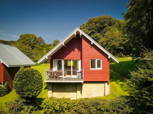 Fivelanes Ski Chalet | Discover Ta Mill Cottages: Meadowview Chalet for Families