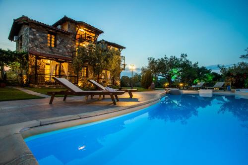 Vourvourou Apartment | Premier Stay at Ta Petrina - 4-Star with Pool & Breakfast