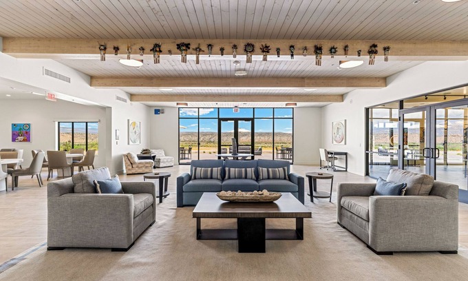 Clarkdale Hotel | Unforgettable Stays at Taawaki Inn: 10/10 Guest Rated!