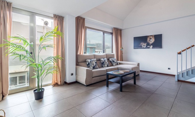 Las Palmas de Gran Canaria Apartment | Cozy Flatguest Tabaiba: Beachfront Duplex with Fast WiFi