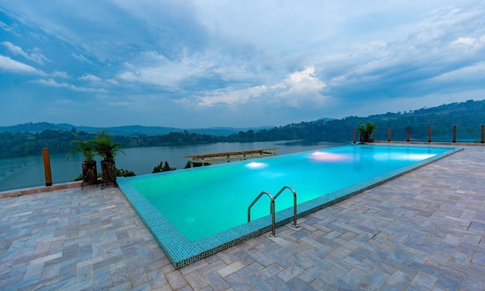 Fort Portal Resort | Discover Tabebuia Spa and Safari Resort with Ocean View