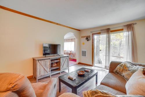 Shell Knob House | Cozy Table Rock Lake Cabin with Deck and Family-Friendly Fun