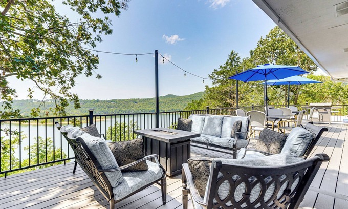 Emerald Beach House | Idyllic Table Rock Lake Hideaway with Deck & Ocean View