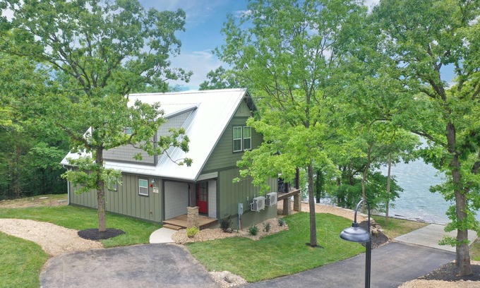 Kimberling City Cabin | Waterfront Oasis Retreat at Table Rock Lake - Sleeps 10