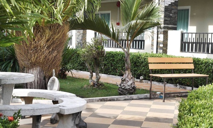 Khlong Hoi Khong Hotel | Budget-Friendly Stay at Tachang Resort with Family Amenities