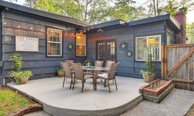 Tillicum House | Tacoma Retreat w/Fire Pit - Walk to Lake Access!