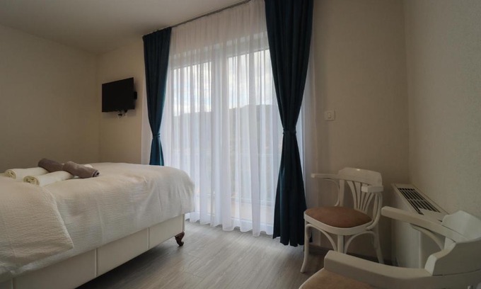 Herzegovina-Neretva Canton Apartment | Scenic Tadic Apartments with Oceanfront Views by Rama Lake