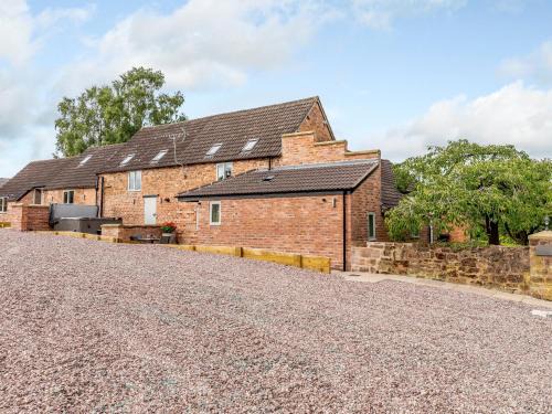 Tilston House | Discover Tadpole Cottage at Frog Hall with Hot Tub Retreat