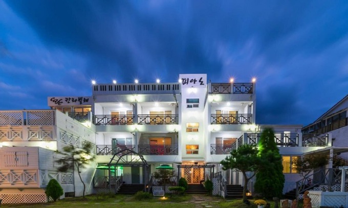 Taean House | Relax at Taean Piano Spa Pension with Pool & Hot Tub Access