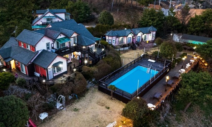 Taean House | Inviting Stay at Taean Time Travel Pension with Pool & Breakfast