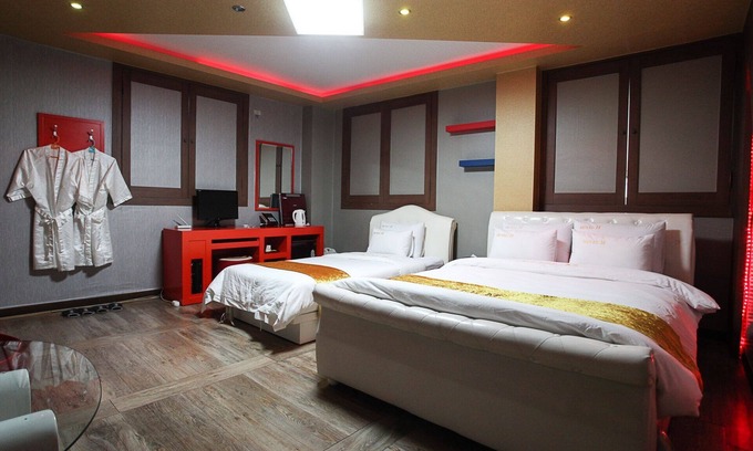 Taebaek Hotel | Eco-Friendly Stay at Taebaek M with Breakfast & Kitchen