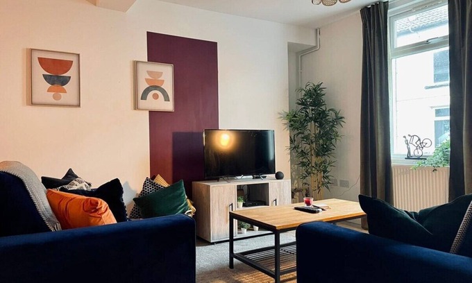 Aberfan House | Experience Taff Valley Cottage: 10/10 Rated, Pet Friendly