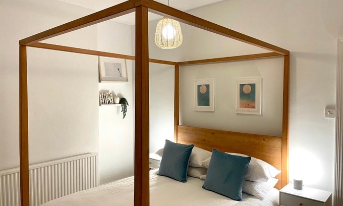 Grangetown House | Family-Friendly Taffs Mead House Near Central City Stadium