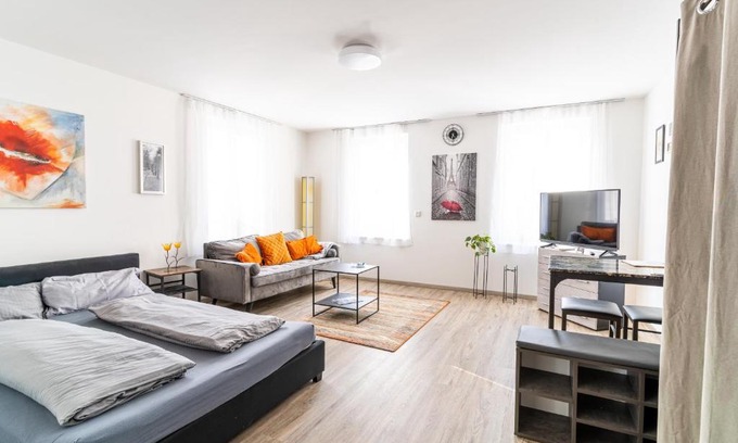 Tuttlingen Apartment | Discover TAGBLATT Apartment 6: Top-Rated Stay with Dining