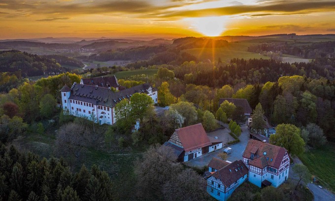 Hohenfels Hotel | Discover Tagungszentrum Schloss Hohenfels: Family-Friendly Retreat