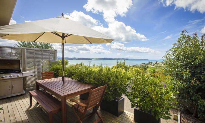 Snells Beach Bed & Breakfast | Experience Tahi Lodge on the Beautiful Matakana Coast