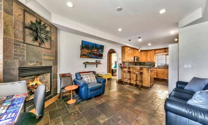 Al Tahoe House | Cozy Tahoe Cabin: 4-Star, Gas Fireplace & Pet Friendly