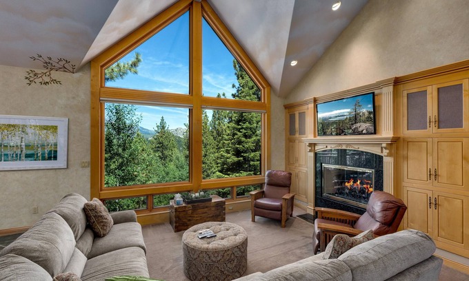 Country Club Estates House | Experience Tahoe Crestview Lodge: Scenic Views & Premium Amenities