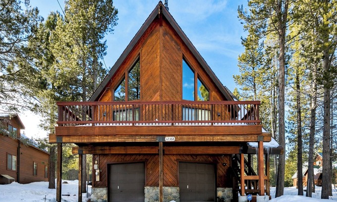 Truckee House | Top-Rated Tahoe Donner Retreat with Pool and Ski Access