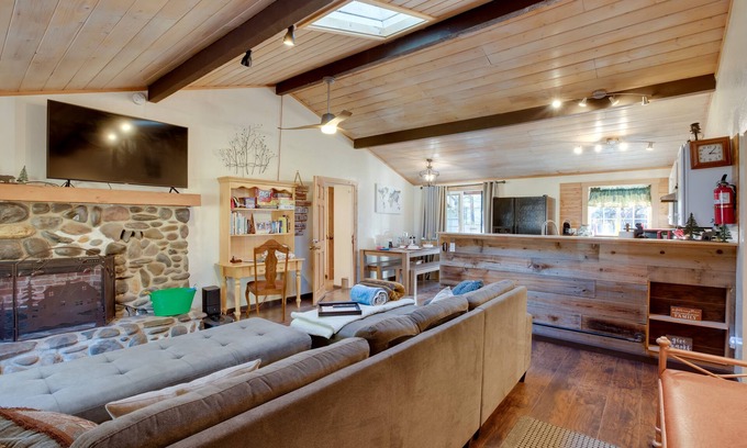 Lower Kingsbury House | Pet-Friendly Getaway: 2 Mi to Tahoe Beaches & Ocean Views