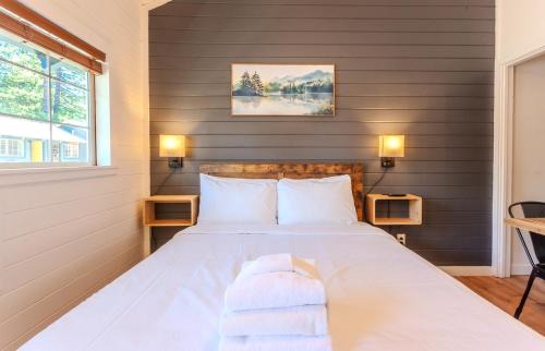 Sierra Tract Hotel | Pet-Friendly Retreat at Tahoe Mountain Inn with Hot Tub