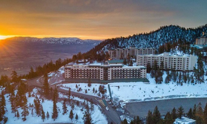 Tahoe Village Apartment | Unforgettable Stay at Tahoe Ridge with Spa & Breakfast