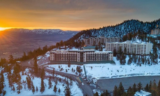 Tahoe Village Apartment | Idyllic Tahoe Ridge Studio: Skiers Haven with Pool & Spa