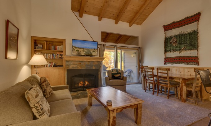 Carnelian Woods House | Inviting Tahoe Woods: 3 BR Townhouse with Pool & Spa