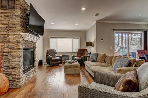 South Lake Tahoe House | Kid-Friendly Retreat at Tahoe Woods Hideout - Rated 10/10