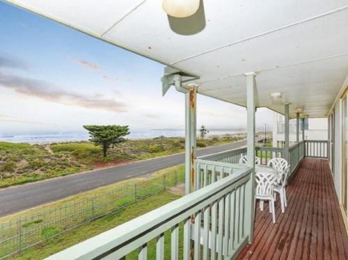 Middleton House | Cozy Tahren Beachfront Shack: Pet-Friendly & Ocean Views