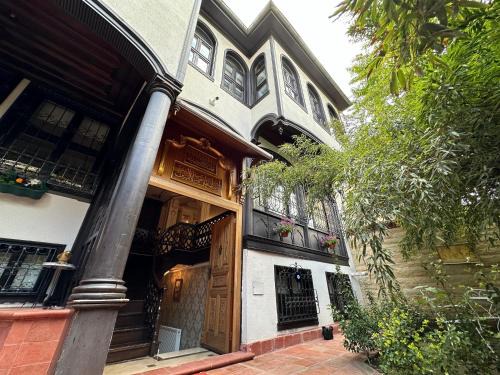 Osmangazi Villa | Indulge at Tahtakale Konak Hotel: Pet-Friendly Retreat