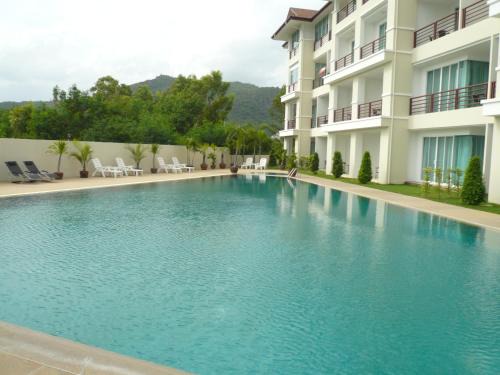 Hin Lek Fai Resort | Relaxing Oceanfront Stay at Tai-Pan Resort and Condominium