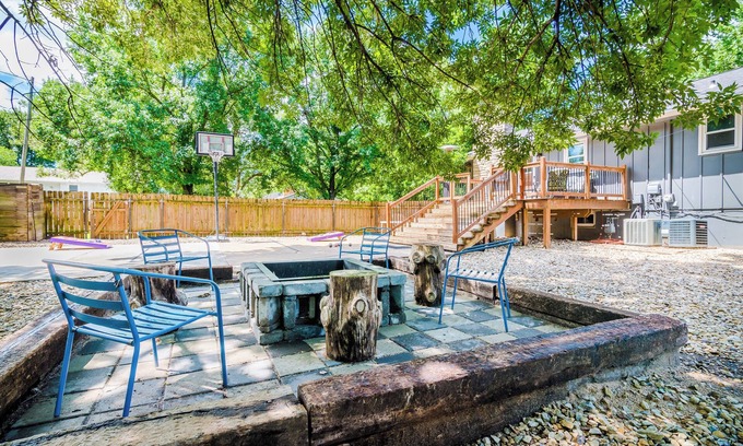 Manhattan House | Inviting Tailgate House: Fire Pit, Basketball Court & More!