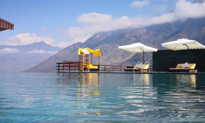 Nishat-Shalimar Hotel | Experience Luxury at Vivanta Dal View - Rated 9.2/10