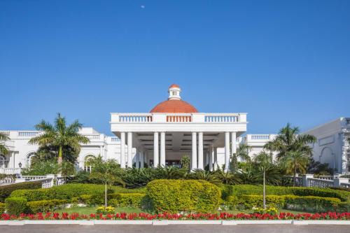 Gomti Nagar Hotel | Elegant Taj Mahal Lucknow: 5-Star Stay with Spa & Pool