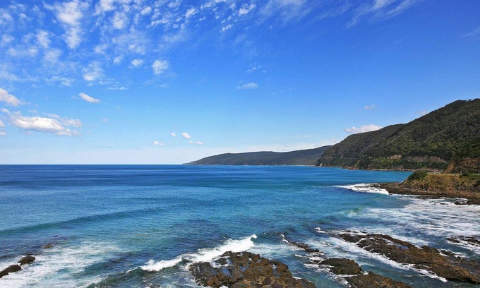 Moggs Creek Cottage | Relaxing Tajm: Bush Views and Easy Beach Access