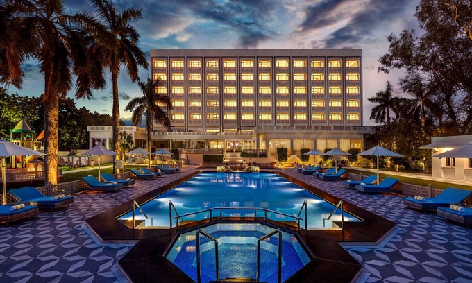 Taj Ganj Hotel | Elegant Tajview Agra: 5-Star Retreat with Spa & Pool