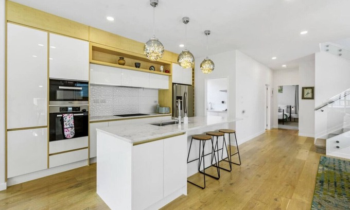 Hauraki House | Beachside Taka Retreat with Spa, Parking & Family Amenities