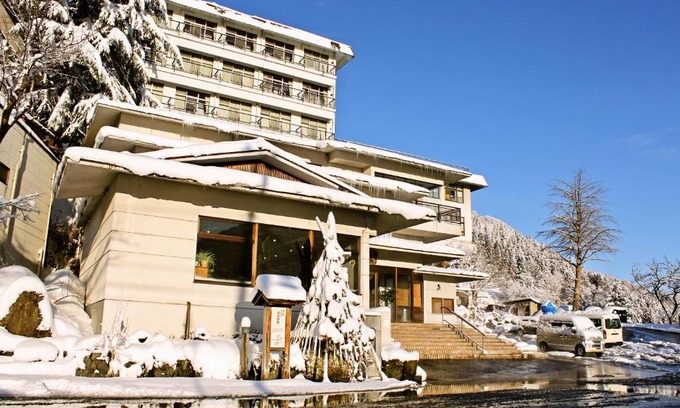 Yuzawa-machi Hotel | Takahan: Guest Rated 9/10 with Hot Tub & Family-Friendly Amenities