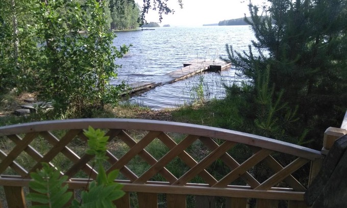 The Lakelands Ski Chalet | Pet-Friendly Takalahti Lodge with Oceanfront Views
