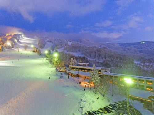 Zaoonsen Hotel | Welcoming Takamiya Hotel Jurin with Hot Tub & Family Focus