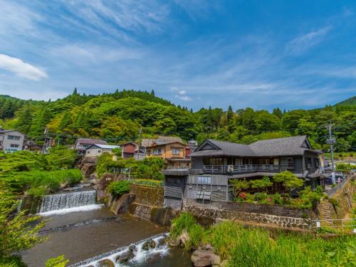 Yufu Hotel | Relaxing Retreat at Takaosou with Hot Tub & Kitchen Access