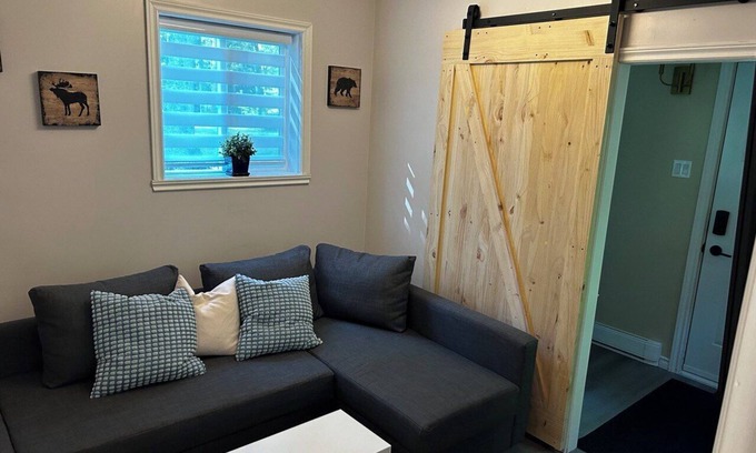 Lac-Saguay Cottage | Take a break and unwind at this peaceful oasis on the lake.