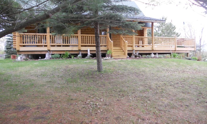 Charlevoix Cabin | Unwind at a Tranquil Oasis with Lake Views & Breakfast