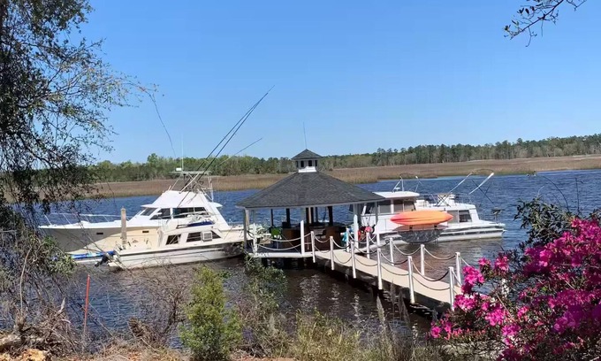Georgetown Boat Rental | Take a break in nature
