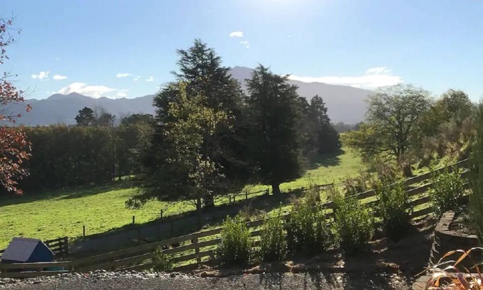 Arundel Apartment | Relax in the Country - 1 Bedroom Apartment with Spa & Pool