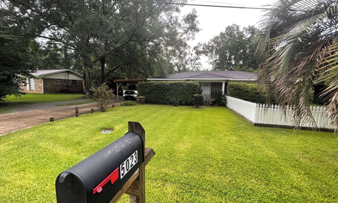 Tillmans Corner House | Discover Freeway Lane: Ocean View & Pet-Friendly Retreat