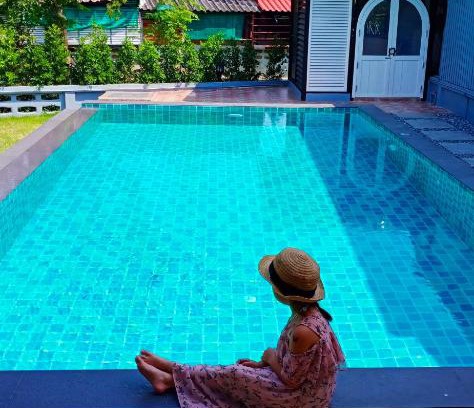 Sattahip Villa | Relax in Comfort: 4-Star Hotel with Pool & Breakfast